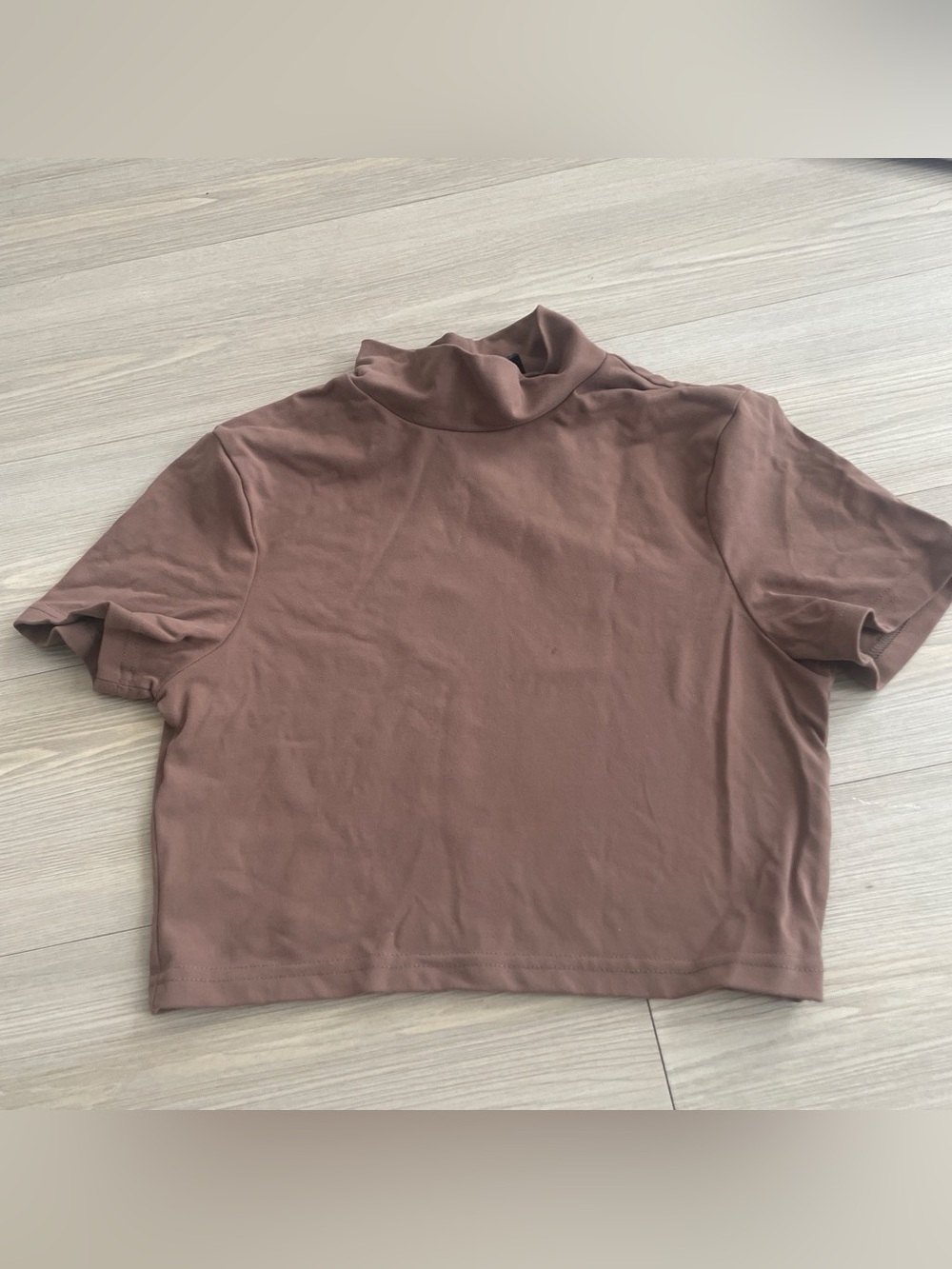 Women's Short Sleeve Mock Neck Top in Brown